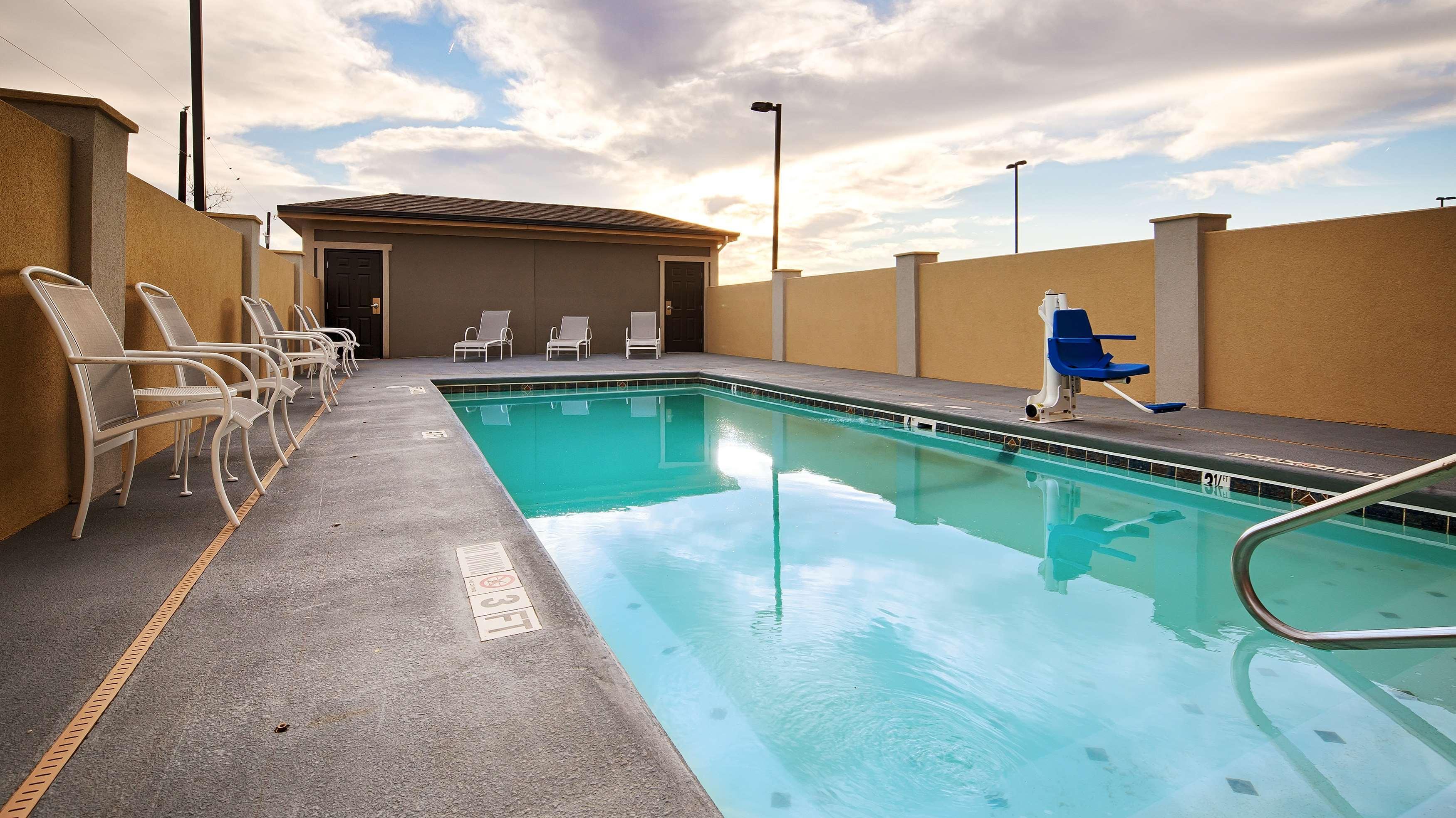 Best Western Los Alamitos Inn & Suites Exterior photo