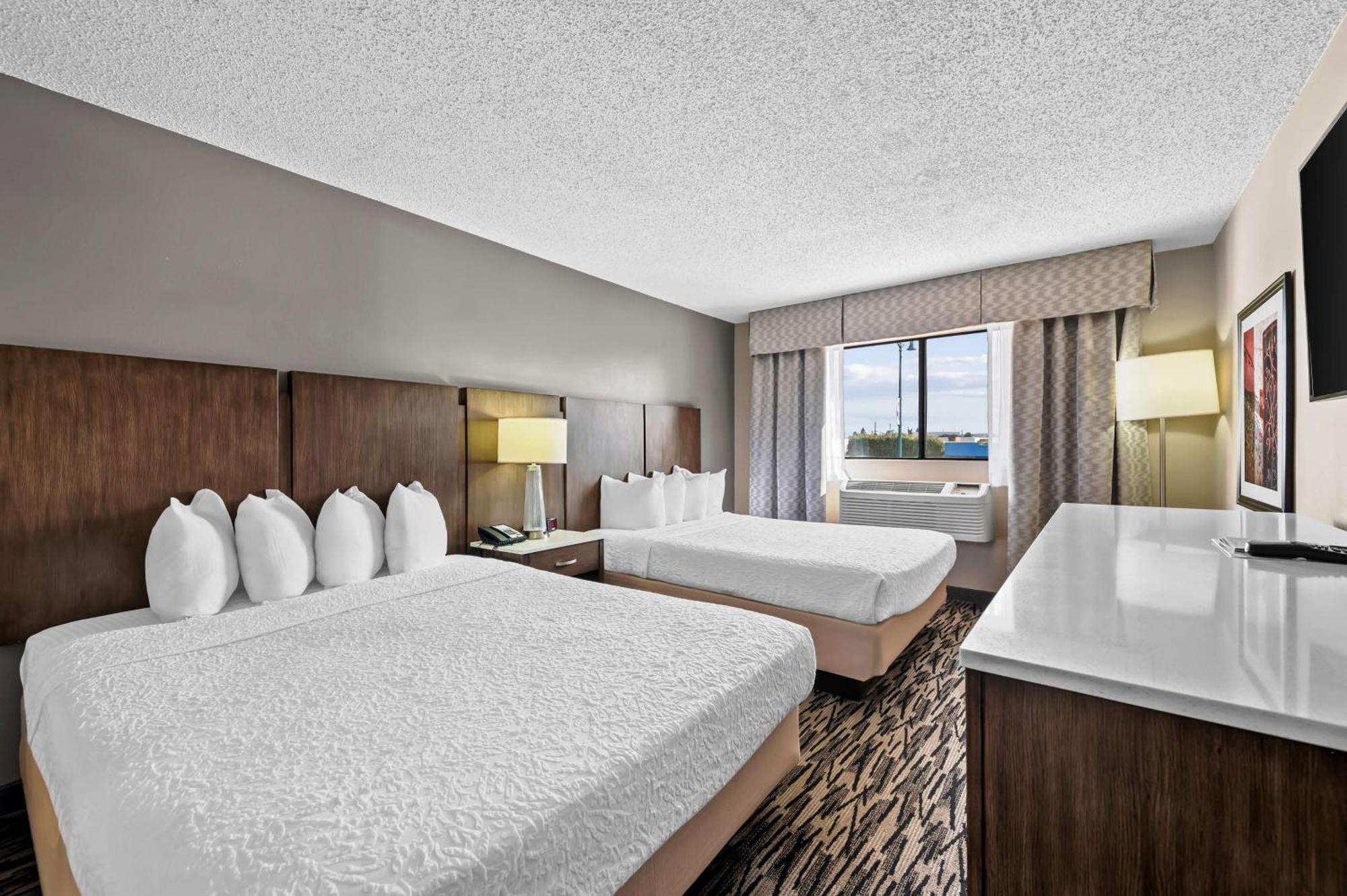 Best Western Los Alamitos Inn & Suites Exterior photo