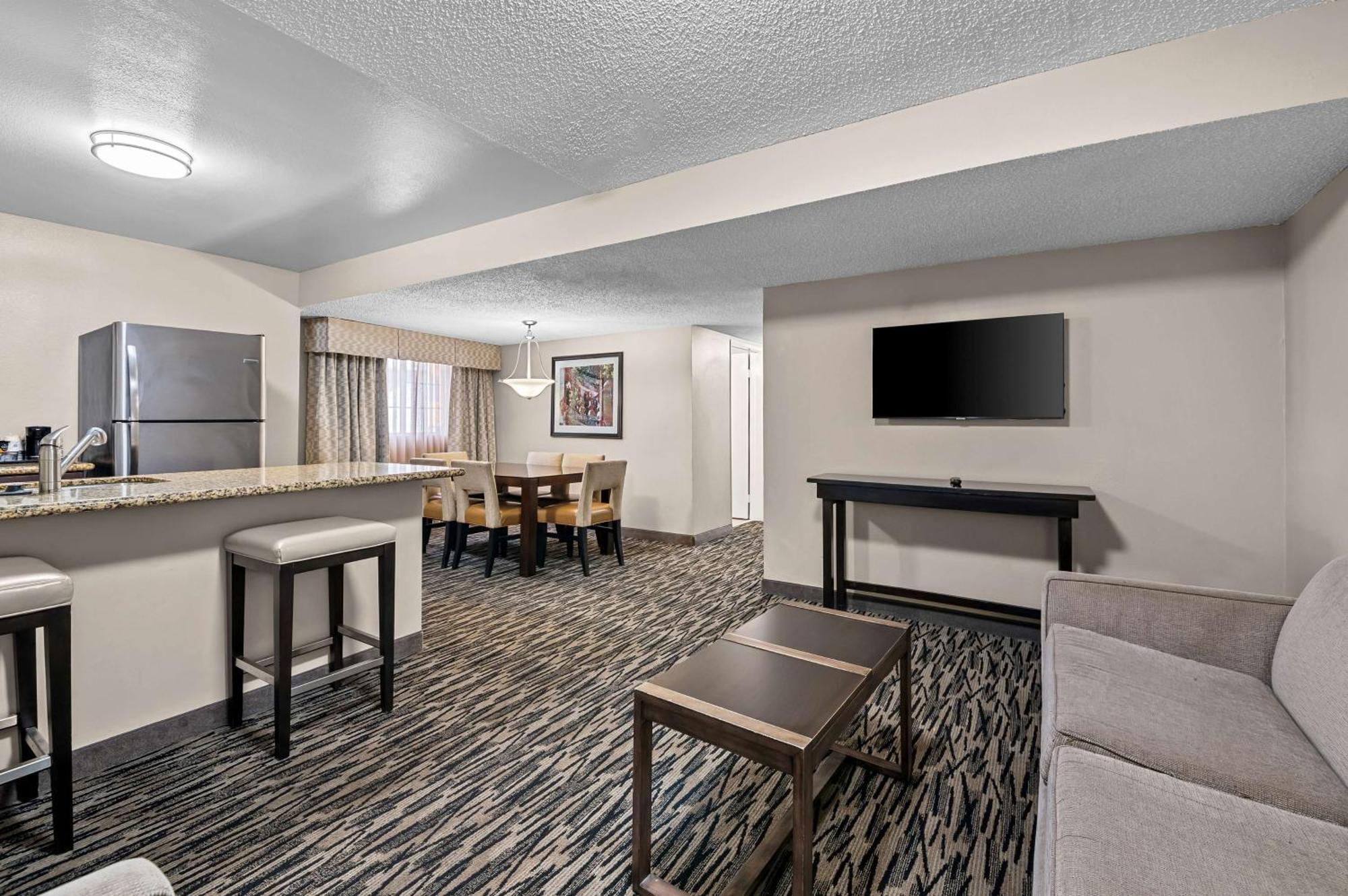 Best Western Los Alamitos Inn & Suites Exterior photo