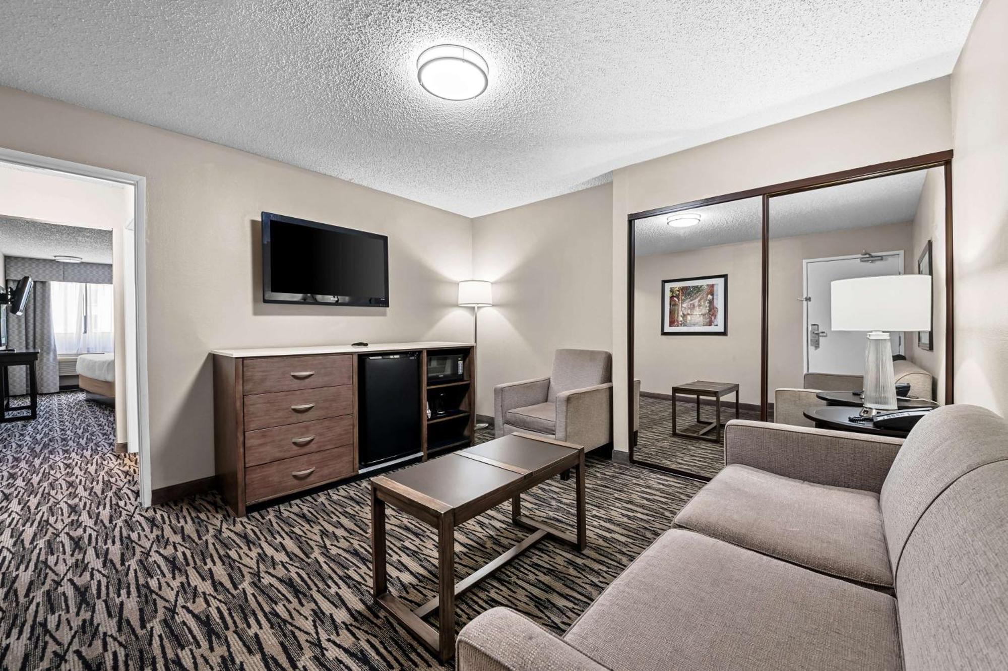 Best Western Los Alamitos Inn & Suites Exterior photo