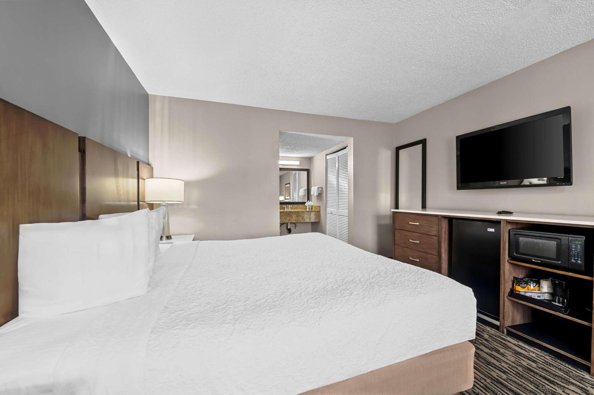 Best Western Los Alamitos Inn & Suites Exterior photo